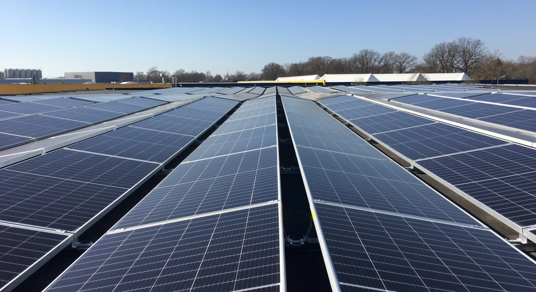 Zonnepanelen bij Berkvens hoofdkantoor geplaatst