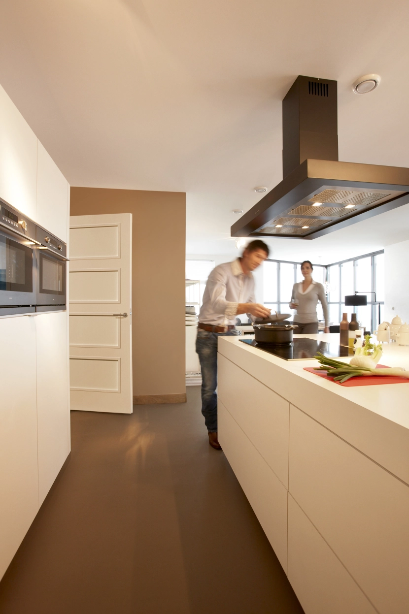 Keuken met kokende mensen