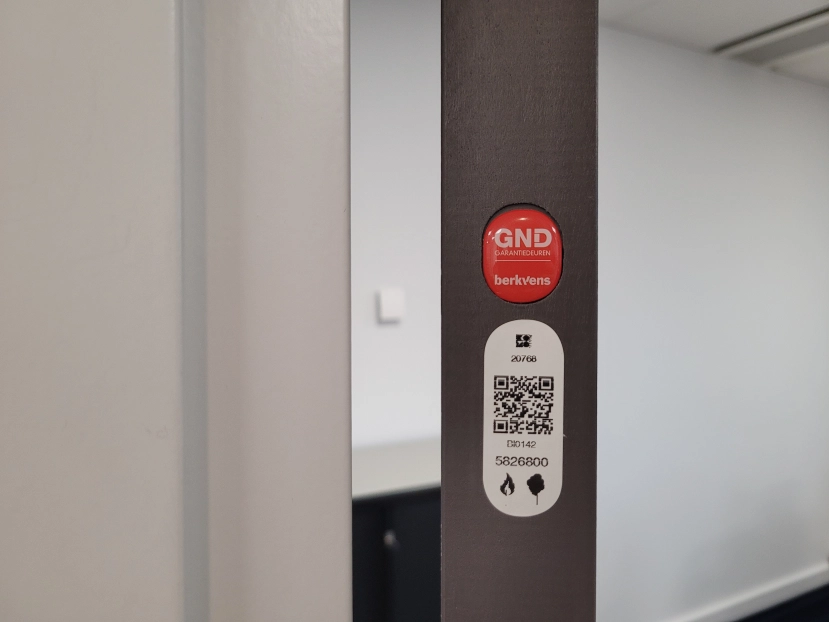 GND label met brand en rookwerend logo