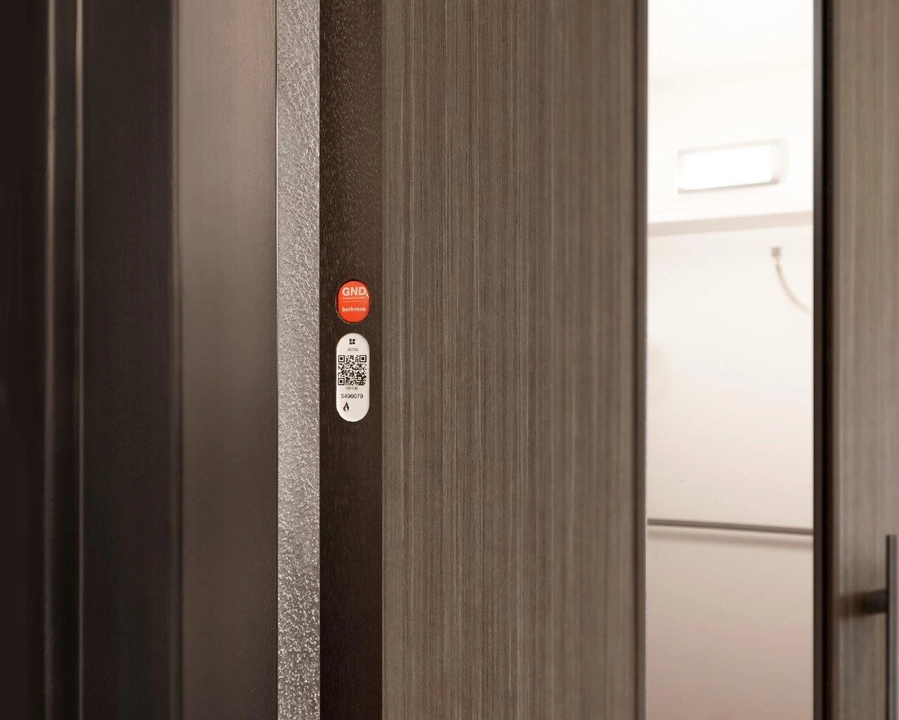Berkvens GND label in deur